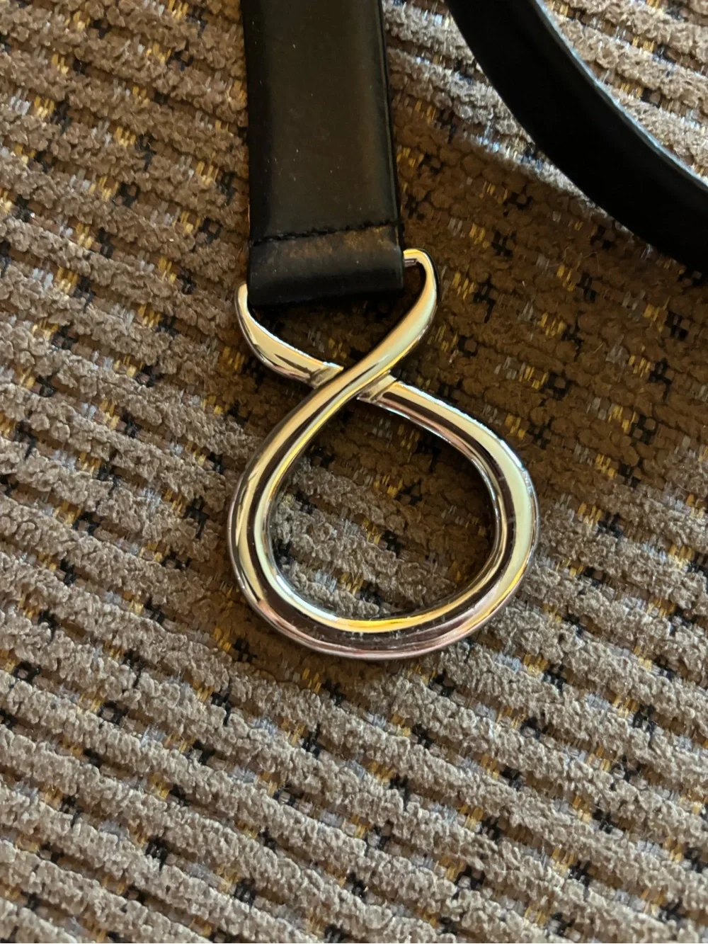 Ellen Tracy Adjustable Black Leather Hook Belt w Unique silvertone infinity loop